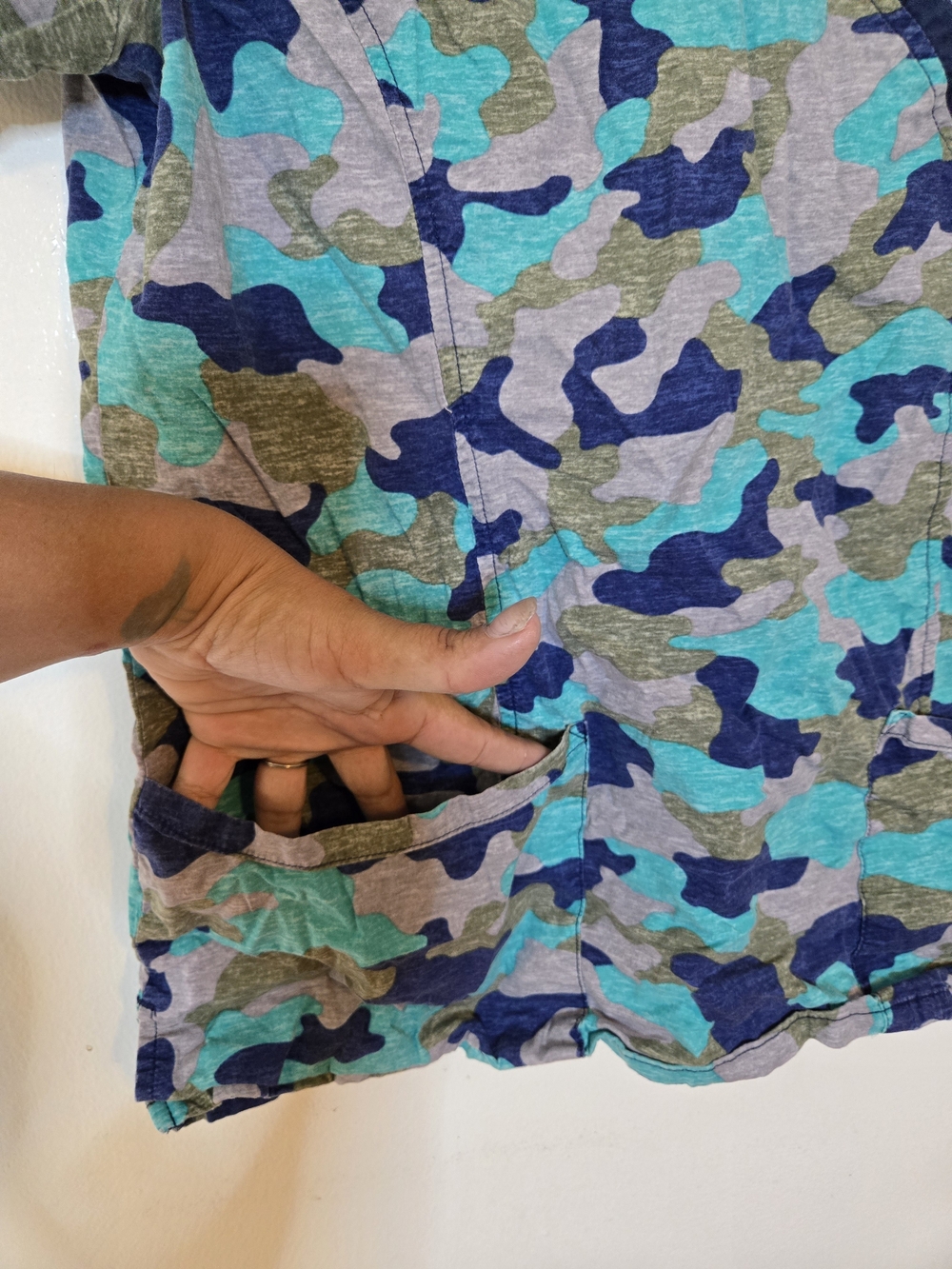 Camo Print V-Neck Scrub Top in Teal & Navy - Picture 2 of 4